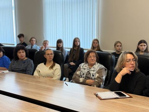 Фото-репортаж: Больше сотни приморских школьников зарегистрировались на большую олимпиаду от Росхима