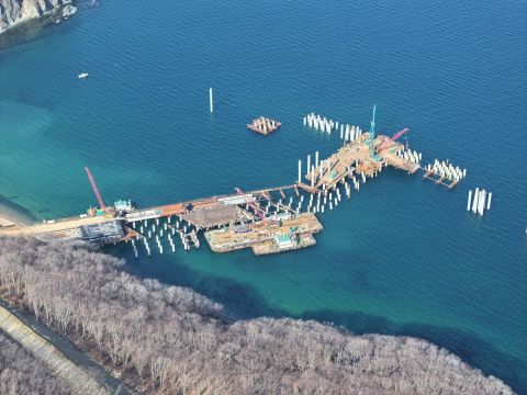 Фото-репортаж: НЗМУ приступил к заливке эстакады морского терминала