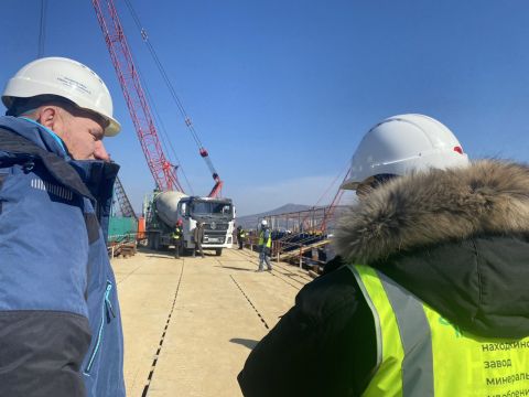 Фото-репортаж: НЗМУ приступил к заливке эстакады морского терминала