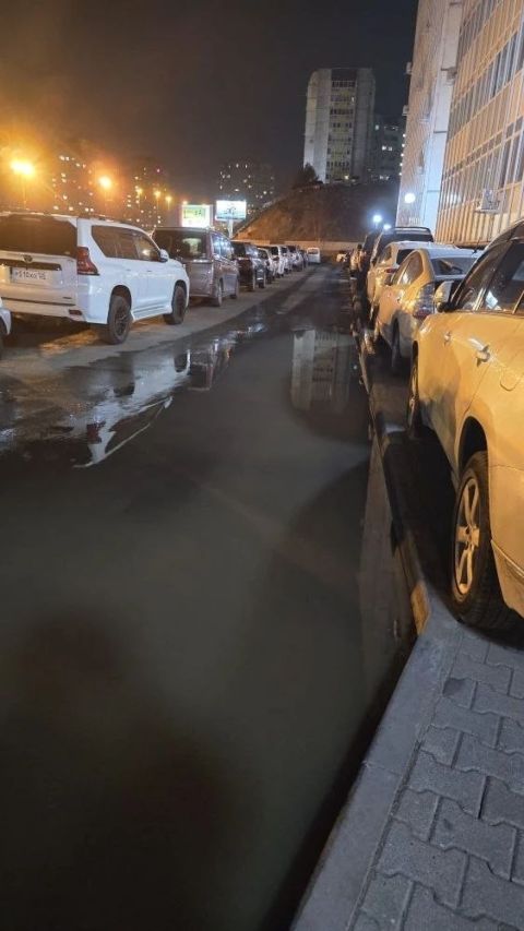 Фото-репортаж: Канализационный конфликт во Владивостоке: новостройки систематически топят соседний двор фекалиями