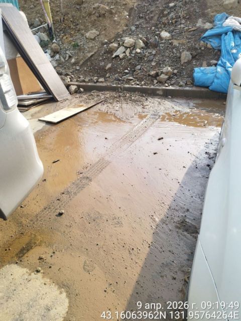 Фото-репортаж: Канализационный конфликт во Владивостоке: новостройки систематически топят соседний двор фекалиями