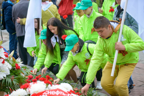 Фото-репортаж: Вместе с жителями Врангеля «Восточный Порт» отпраздновал День Победы