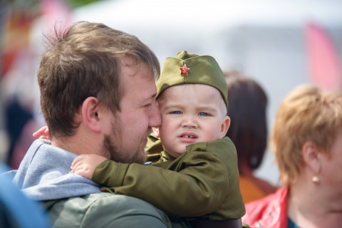 Фото-репортаж: Вместе с жителями Врангеля «Восточный Порт» отпраздновал День Победы