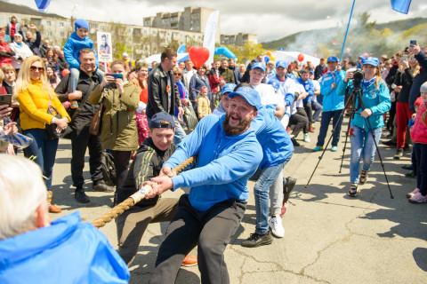 Фото-репортаж: Вместе с жителями Врангеля «Восточный Порт» отпраздновал День Победы