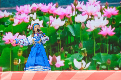 Фото-репортаж: Вместе с жителями Врангеля «Восточный Порт» отпраздновал День Победы