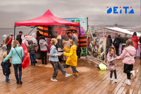 Фото-репортаж: Полоса препятствий и красный флаг над Рейхстагом: как отмечали праздник Победы во Владивостоке