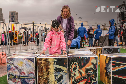 Фото-репортаж: Полоса препятствий и красный флаг над Рейхстагом: как отмечали праздник Победы во Владивостоке