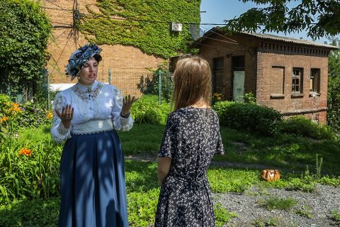 Фото-репортаж: Двухэтажный туалет пытаются отжать в историческом центре Владивостока