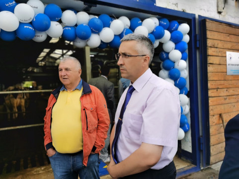 Фото-репортаж: Семейную молочную ферму на 100 коров открыли в Приморье