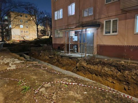 Фото-репортаж: Сроки восстановления дворов после ремонта теплотрасс во Владивостоке сорваны на два месяца