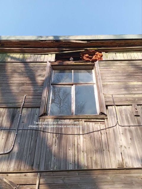 Фото-репортаж: Жильцы расселяемого дома во Владивостоке содержат его за свой счёт, но оплачивают счета от УК