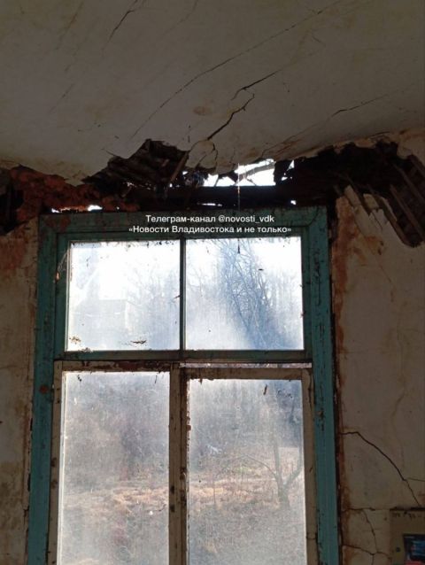 Фото-репортаж: Жильцы расселяемого дома во Владивостоке содержат его за свой счёт, но оплачивают счета от УК