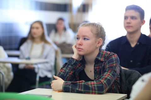 Фото-репортаж: НЗМУ знакомит будущих инженеров-химиков с практической стороной профессии