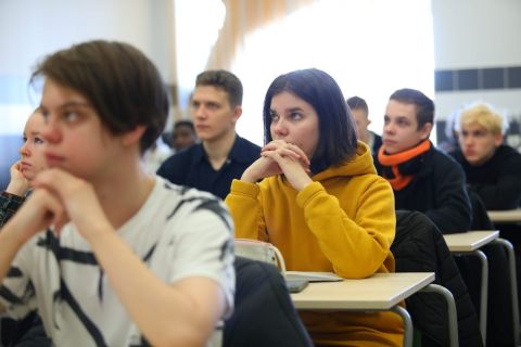 Фото-репортаж: НЗМУ знакомит будущих инженеров-химиков с практической стороной профессии