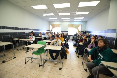 Фото-репортаж: НЗМУ знакомит будущих инженеров-химиков с практической стороной профессии