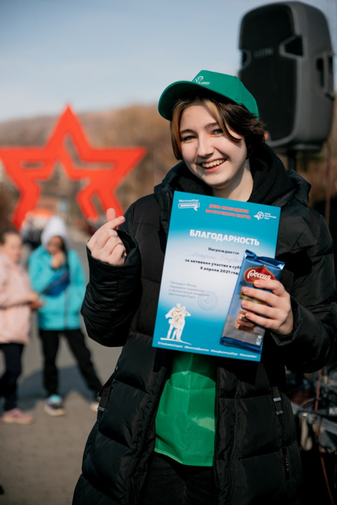 Фото-репортаж: «Восточный Порт» и волонтёры провели во Врангеле «комсомольский» субботник