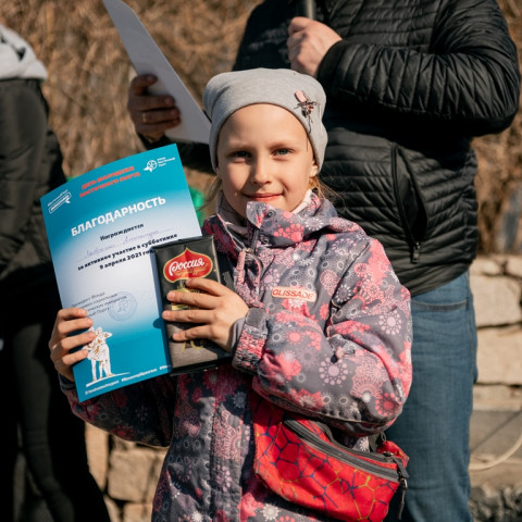 Фото-репортаж: «Восточный Порт» и волонтёры провели во Врангеле «комсомольский» субботник