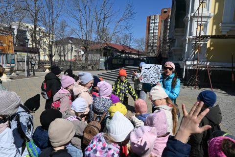 Фото-репортаж: «Умные помощники» из Владивостока учат «видеть» через тактильную карту-план