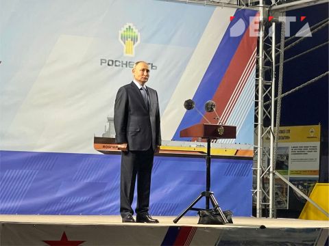 Фото-репортаж: «Звезда» ушла в космос: первые отечественные супертанкеры показали Путину на ВЭФ