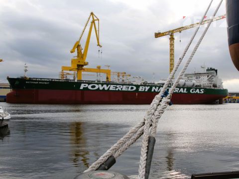 Фото-репортаж: «Звезда» ушла в космос: первые отечественные супертанкеры показали Путину на ВЭФ