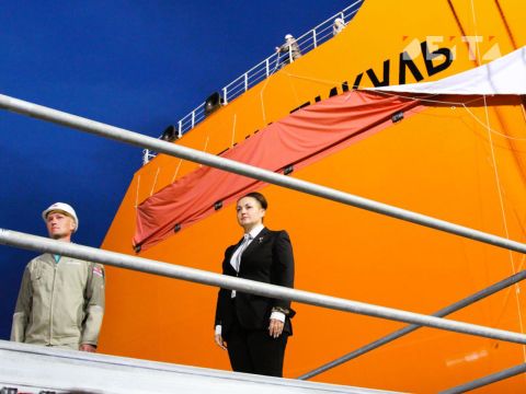 Фото-репортаж: «Звезда» ушла в космос: первые отечественные супертанкеры показали Путину на ВЭФ