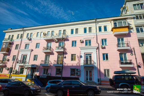 Фото-репортаж: Фасады Владивостока заиграли новыми красками: почти 40 домов отремонтировали в дальневосточной столице