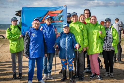 Фото-репортаж: Закрыли сезон: на пляже в Находке собрали 2 самосвала мусора