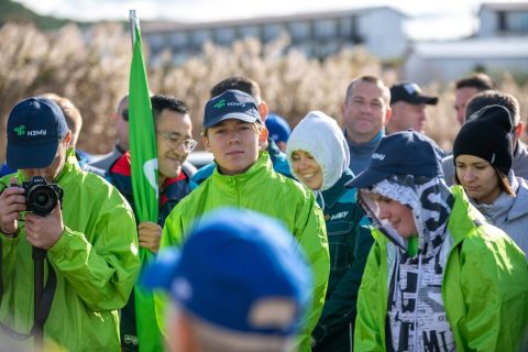 Фото-репортаж: Закрыли сезон: на пляже в Находке собрали 2 самосвала мусора