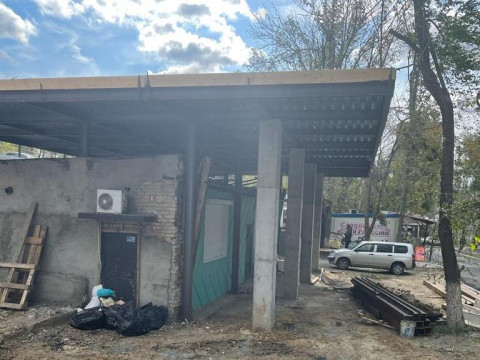 Фото-репортаж: Мэрия Владивостока подала в суд на магазин из туалета