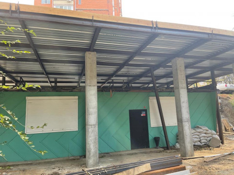 Фото-репортаж: Мэрия Владивостока подала в суд на магазин из туалета