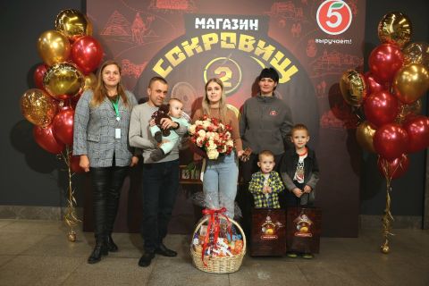 Фото-репортаж: Многодетная семья из Уссурийска выиграла настоящую золотую монету