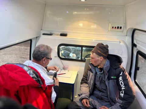 Фото-репортаж: «Уставшие, но трезвые»: полицейские и наркологи занялись рыбаками на Сахалине