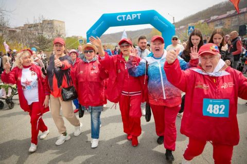 Фото-репортаж: «Восточники» и жители Врангеля масштабно отпраздновали День Победы