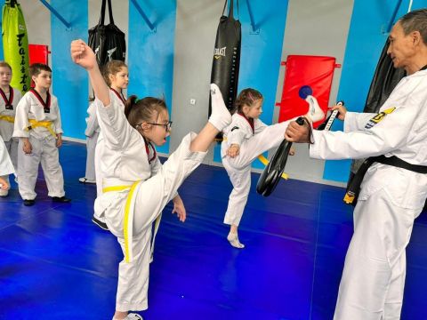 Фото-репортаж: НЗМУ помогает «особенным» детям воспитывать волю к победе