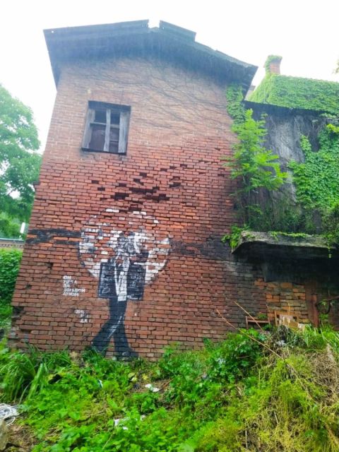 Фото-репортаж: Битва за исторический туалет развернулась в центре Владивостока