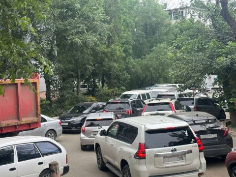 Фото-репортаж: "На кону жизни людей": дорожные работы мешают больнице во Владивостоке