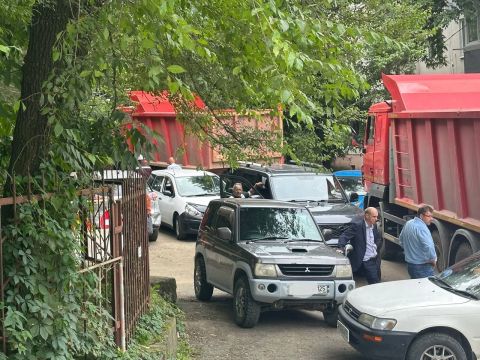 Фото-репортаж: "На кону жизни людей": дорожные работы мешают больнице во Владивостоке