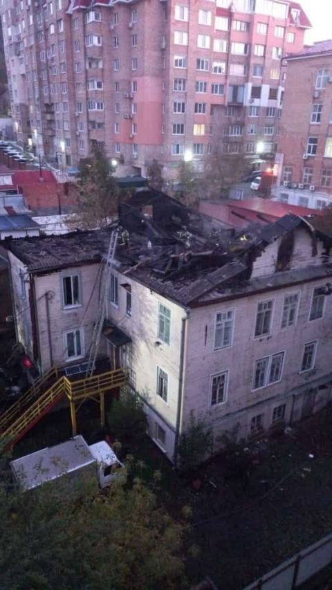 Фото-репортаж: Памятник архитектуры сгорел в историческом квартале Владивостока