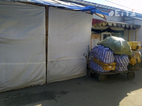 Фото-репортаж: «Спортивка» осиротела: во Владивостоке продолжают сносить крупный рынок