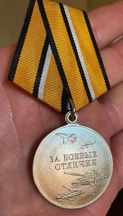 Фото-репортаж: Вывел раненых из-под обстрела: депутат Владивостока получил награду