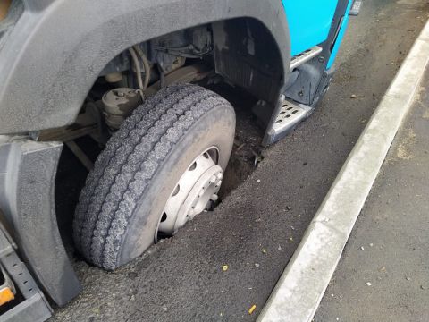 Фото-репортаж: Проезд перекрыт: скандальная стройка кошмарит жителей Владивостока