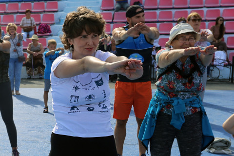 Фото-репортаж: День физкультурника во Владивостоке начался с «Зарядки чемпионов»