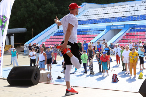 Фото-репортаж: День физкультурника во Владивостоке начался с «Зарядки чемпионов»