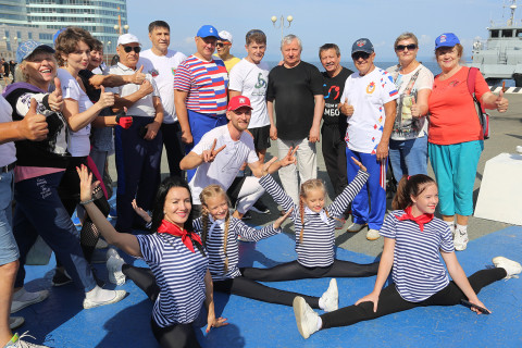 Фото-репортаж: День физкультурника во Владивостоке начался с «Зарядки чемпионов»