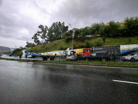 Фото-репортаж: Проезд перекрыт: массовое ДТП заблокировало гостевую трассу во Владивостоке (ОБНОВЛЕНО в 18:28)