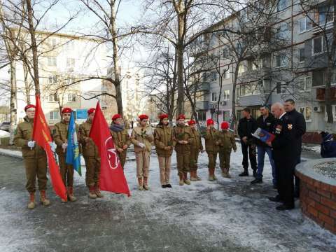 Фото-репортаж: Юнармейцы почтили день начала Чеченской войны