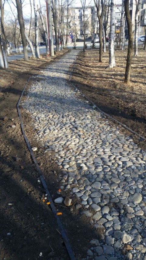 Фото-репортаж: Две недели до приёмки: на "Тропе здоровья" в Находке с апреля не могут уложить асфальт