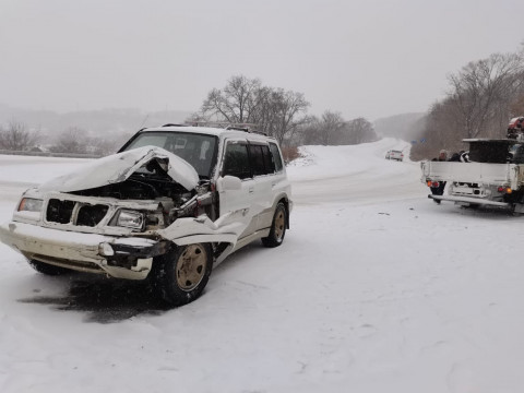 Фото-репортаж: Такси, фуры и отечественный автопром: приморцы бьются сегодня на дорогах