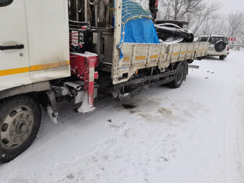 Фото-репортаж: Такси, фуры и отечественный автопром: приморцы бьются сегодня на дорогах