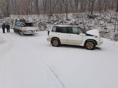 Фото-репортаж: Такси, фуры и отечественный автопром: приморцы бьются сегодня на дорогах
